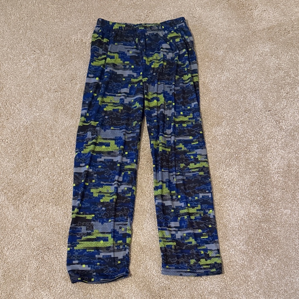 The Children's Place Blue and Green Digital Camo pajamas. Never wore.Large 10/12